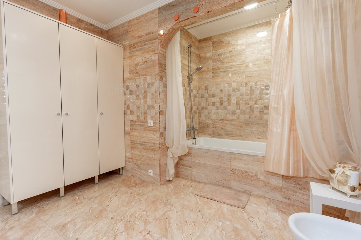 Huis te koop in Los Altos | 7 slaapkamers H5390140