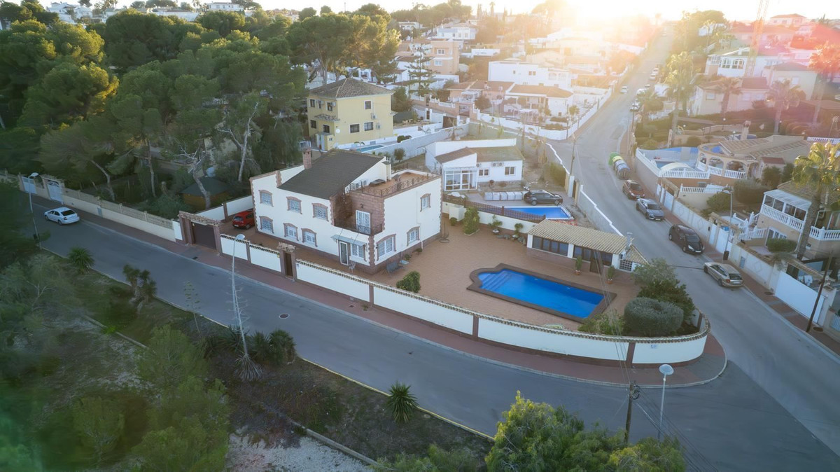 Huis te koop in Los Altos | 7 slaapkamers H5390140