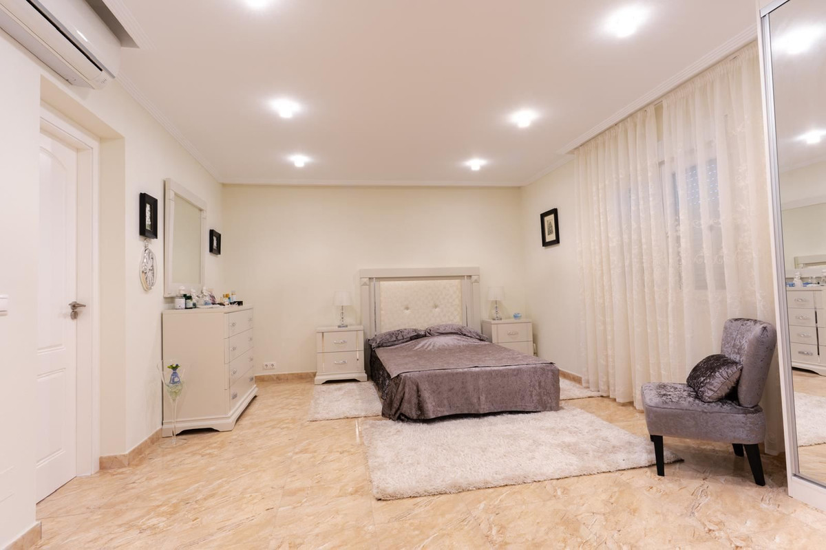 Huis te koop in Los Altos | 7 slaapkamers H5390140