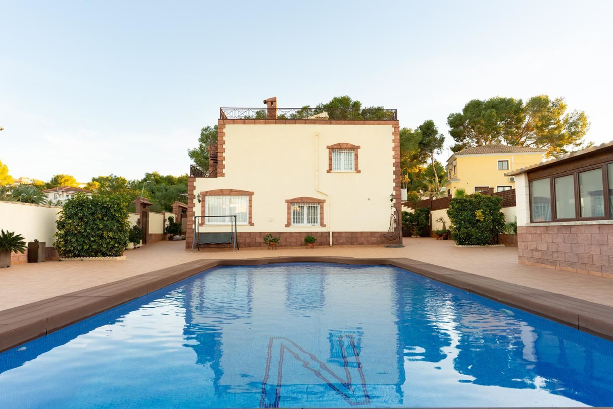 Huis te koop in Los Altos | 7 slaapkamers H5390140