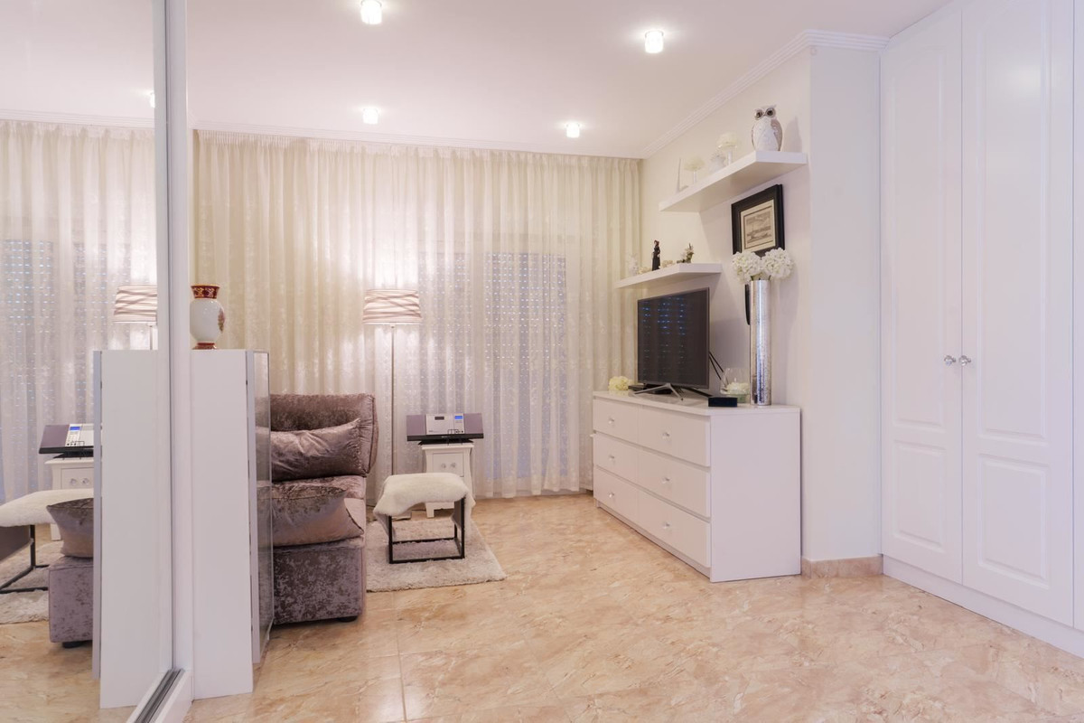 Huis te koop in Los Altos | 7 slaapkamers H5390140