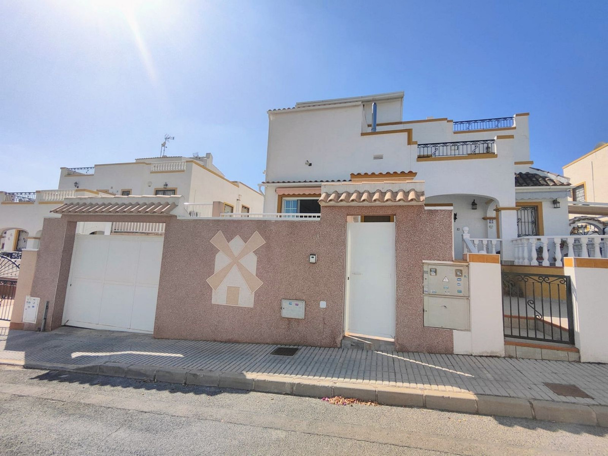 Huis te koop in Los Altos | 6 slaapkamers H5444173