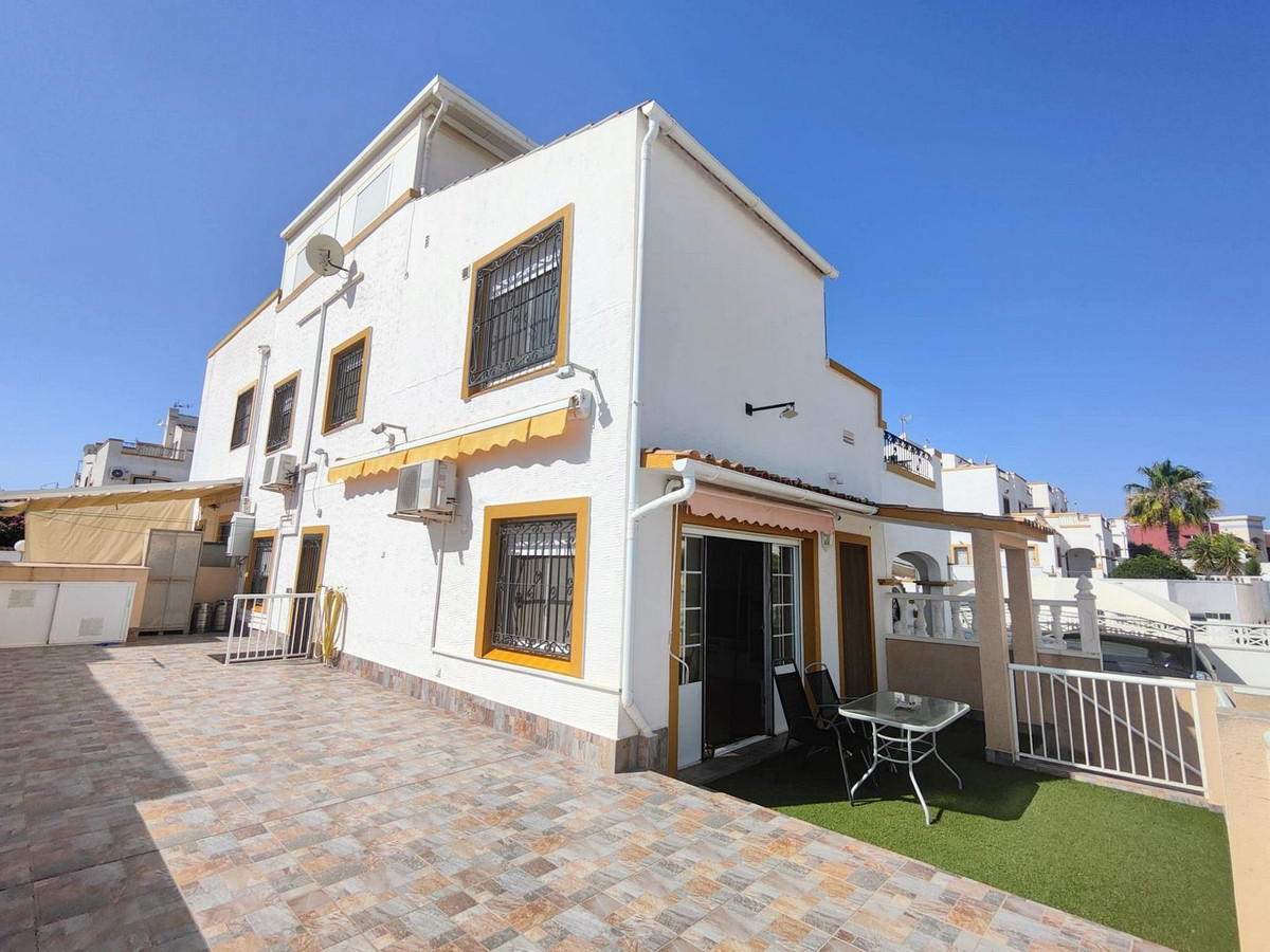 Huis te koop in Los Altos | 6 slaapkamers H5444173