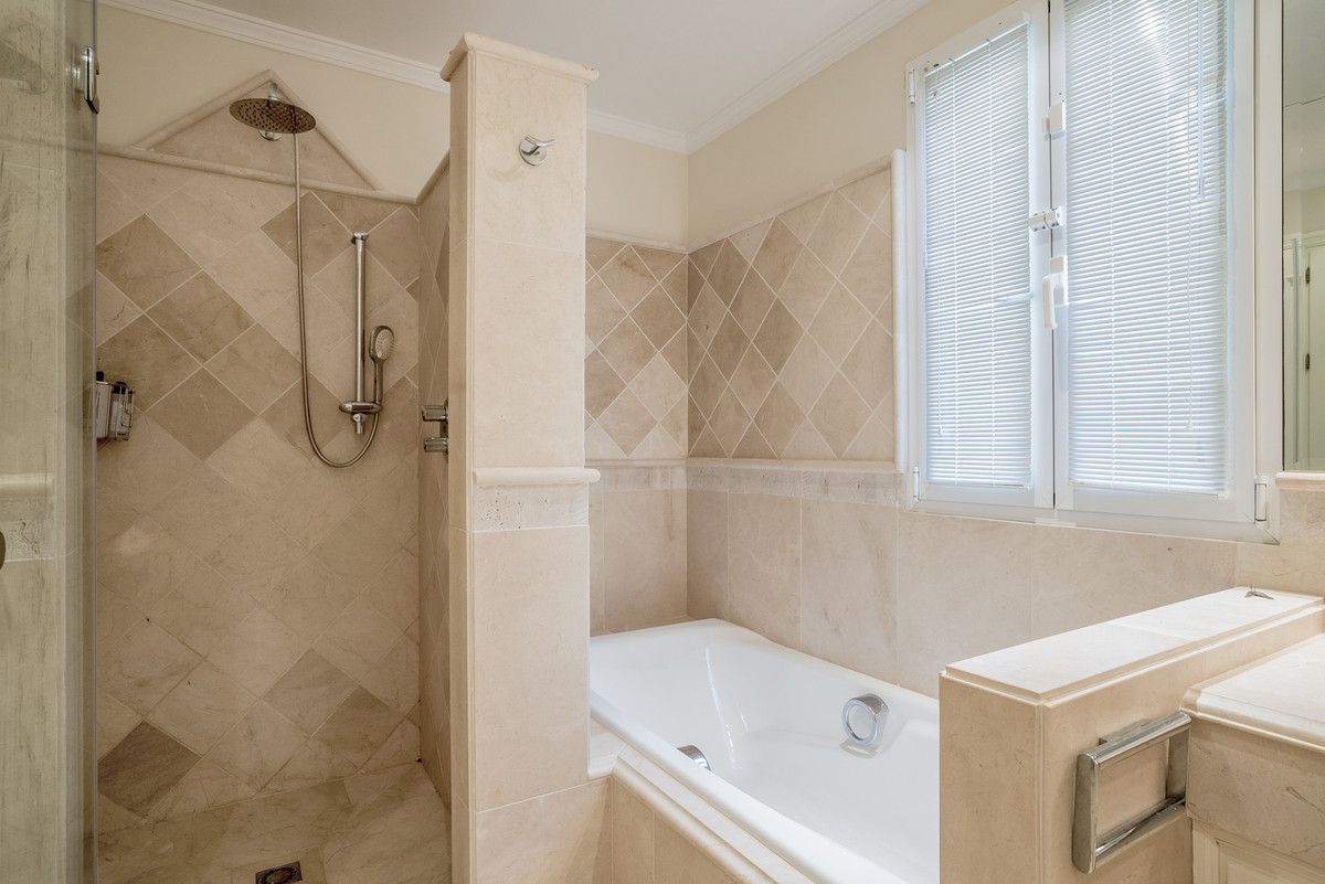 Huis te koop in Los Arqueros | 5 slaapkamers H4860253