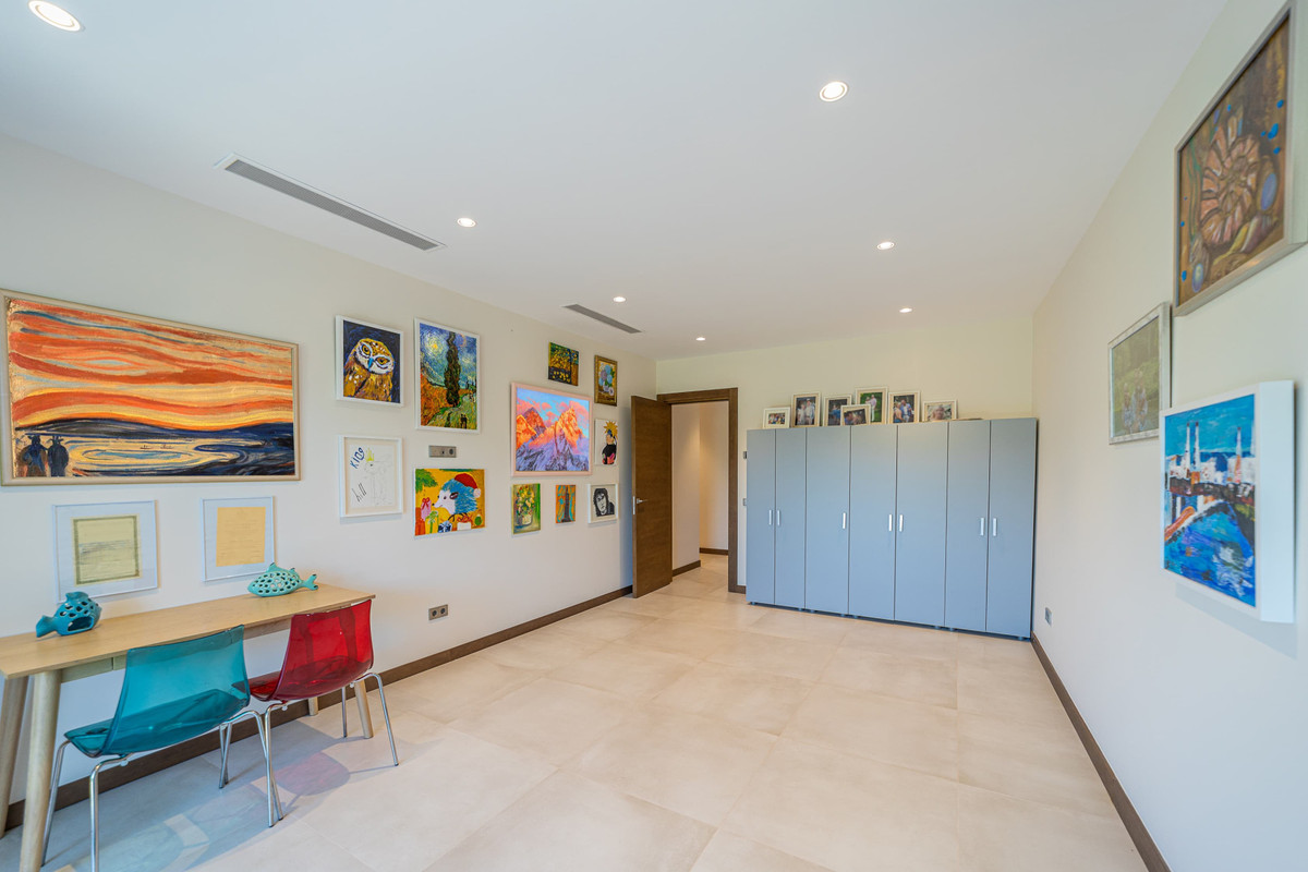 Huis te koop in Los Arqueros | 5 slaapkamers H5024809