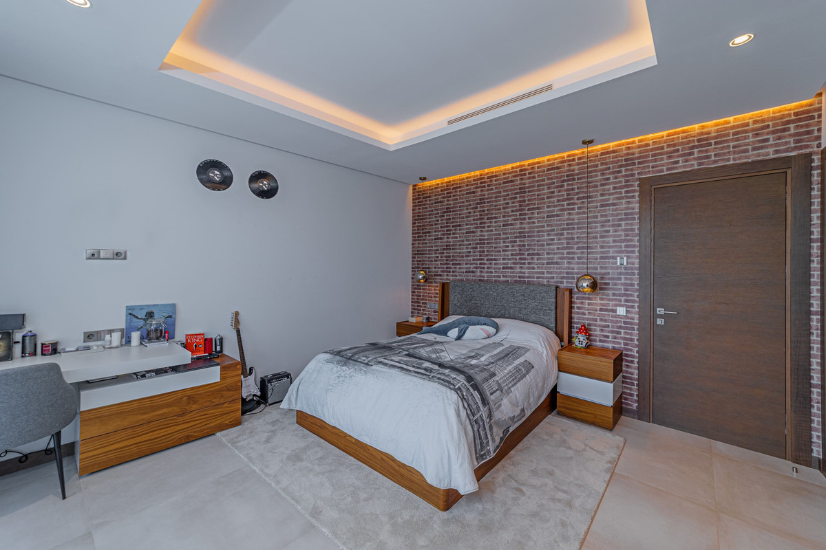 Huis te koop in Los Arqueros | 5 slaapkamers H5024809