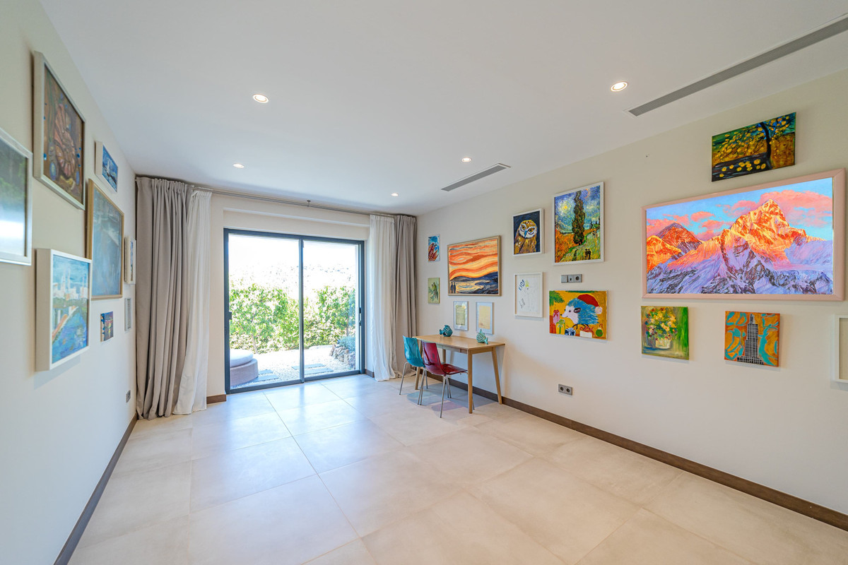 Huis te koop in Los Arqueros | 5 slaapkamers H5024809