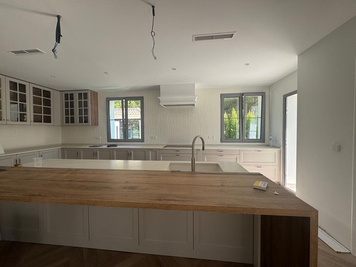 Huis te koop in Los Arqueros | 4 slaapkamers H5139802