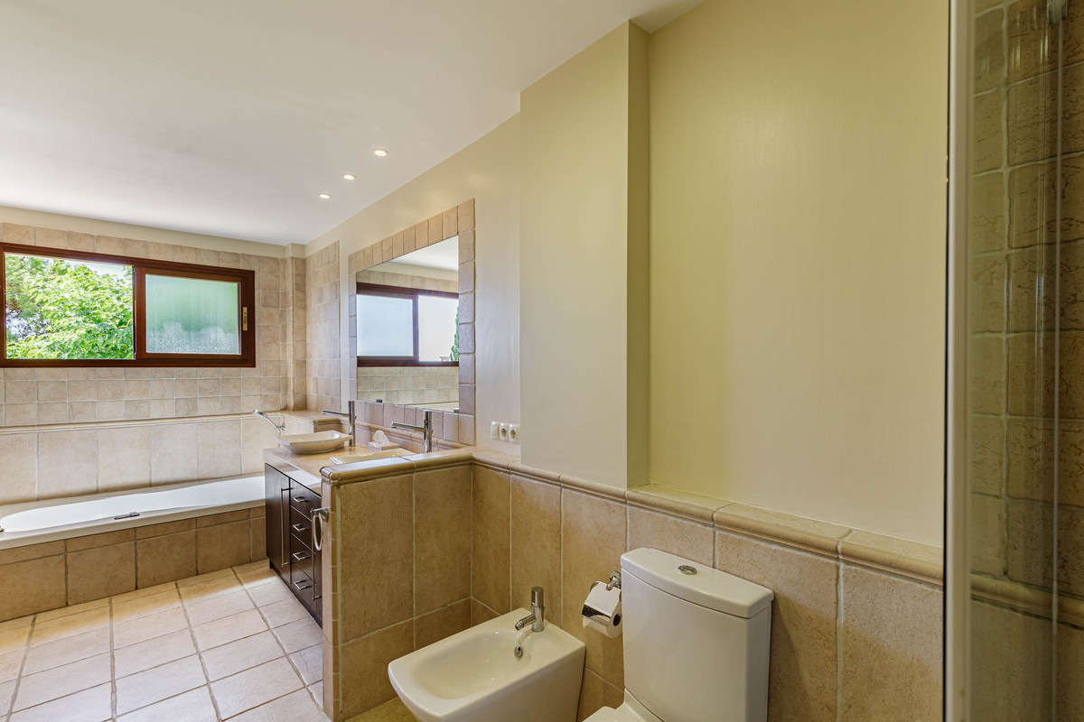 Huis te koop in Los Arqueros | 5 slaapkamers H5257678