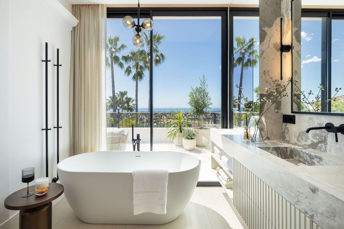 Huis te koop in Los Arqueros | 5 slaapkamers H5353414