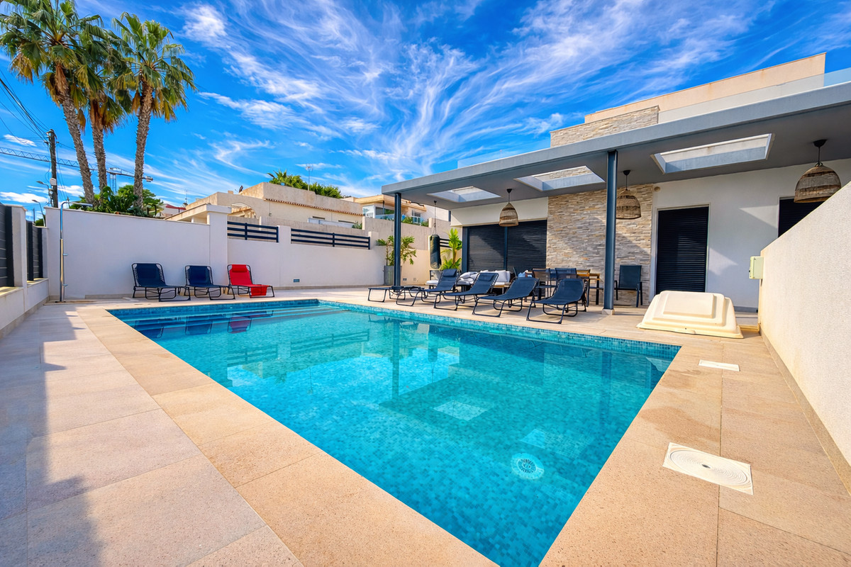 Huis te koop in Los Balcones | 5 slaapkamers H5396809