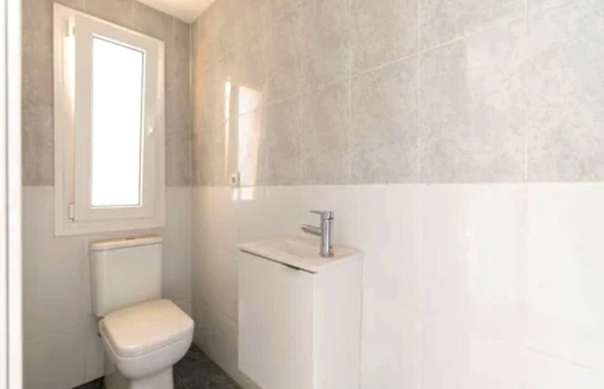 Huis te koop in Los Boliches | 4 slaapkamers H5044714