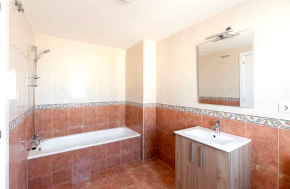 Huis te koop in Los Boliches | 4 slaapkamers H5044714