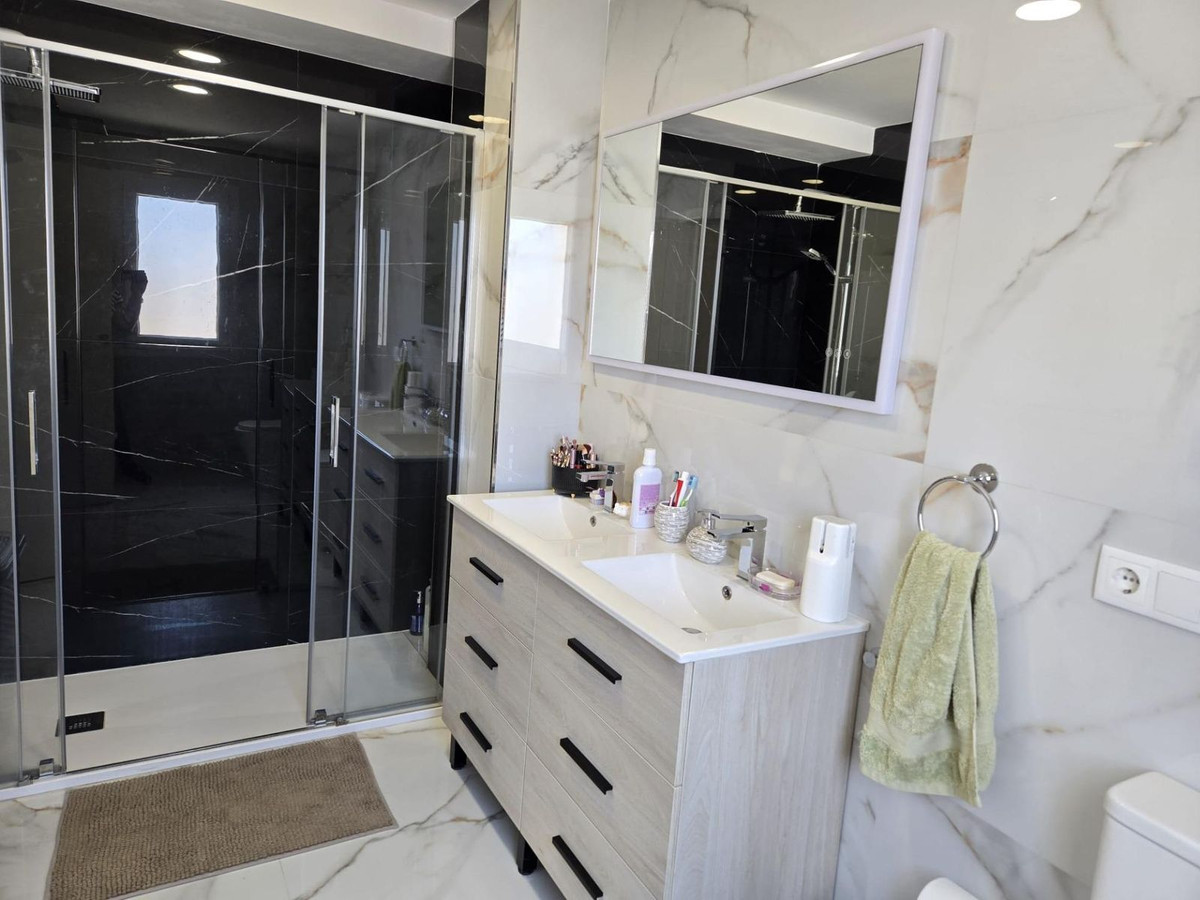 Huis te koop in Los Boliches | 4 slaapkamers H5436319