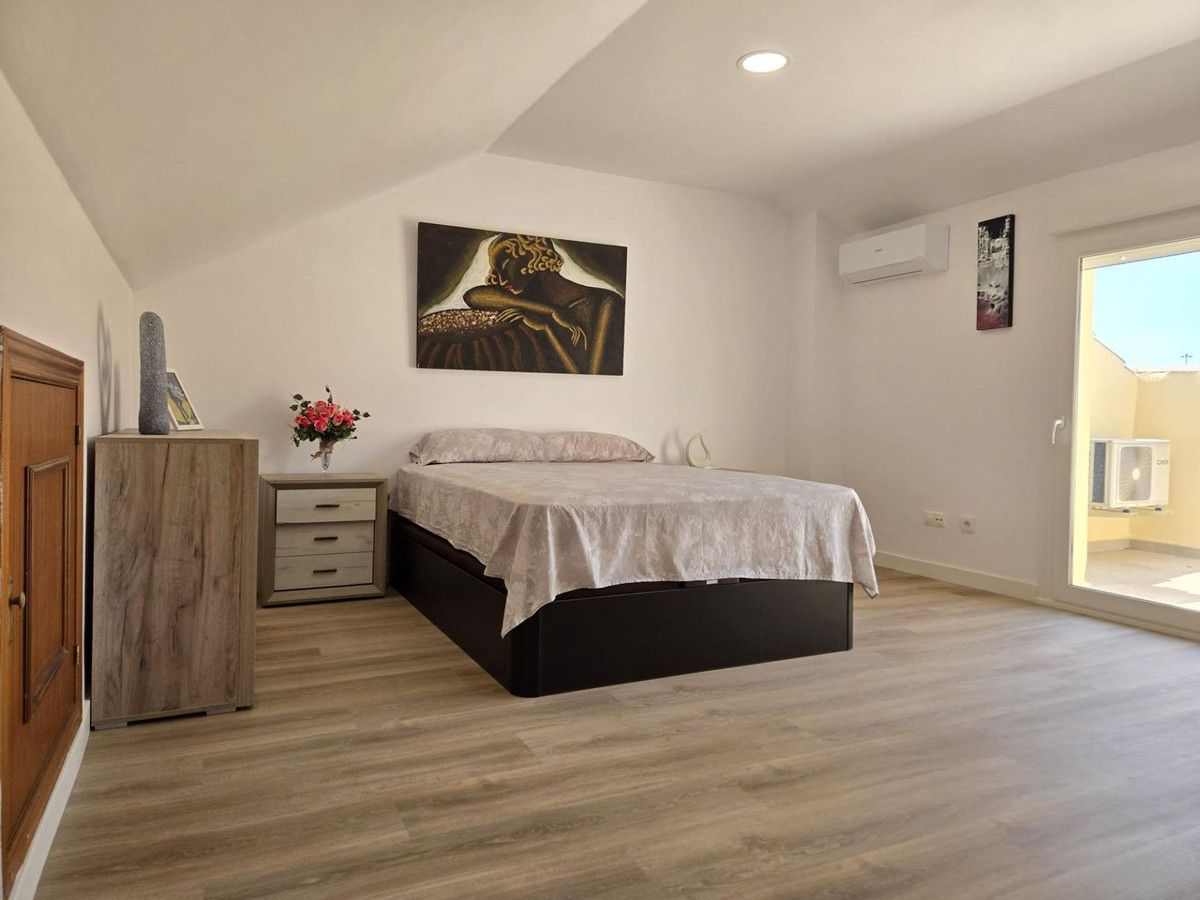 Huis te koop in Los Boliches | 4 slaapkamers H5436319