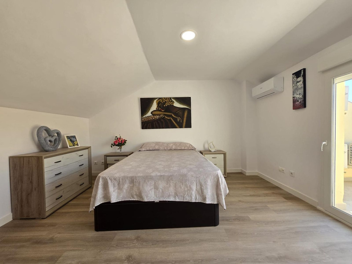 Huis te koop in Los Boliches | 4 slaapkamers H5436319