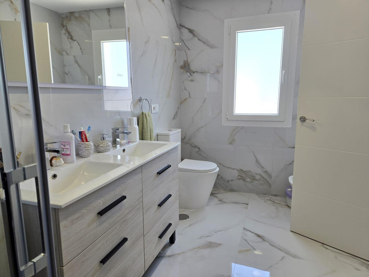 Huis te koop in Los Boliches | 4 slaapkamers H5436319