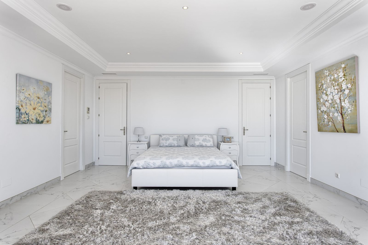 Huis te koop in Los Flamingos | 8 slaapkamers H4428886