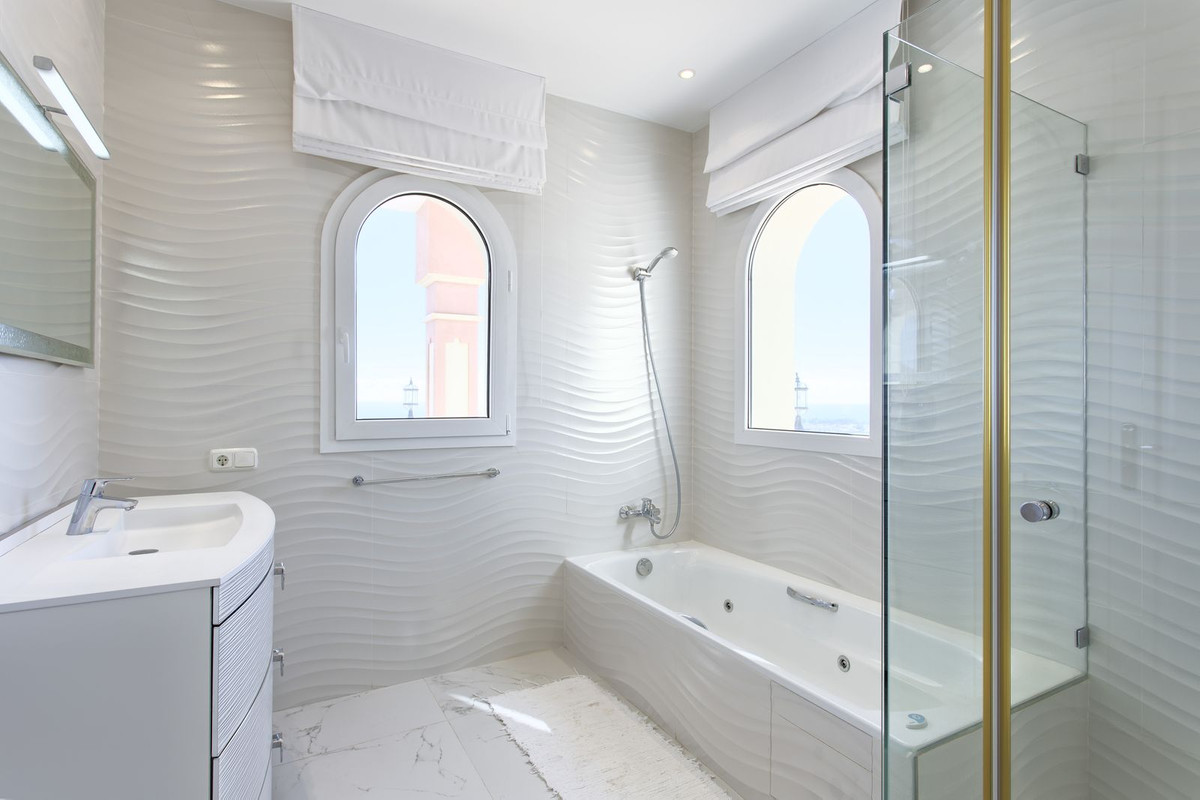 Huis te koop in Los Flamingos | 8 slaapkamers H4428886