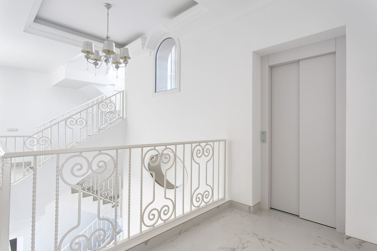 Huis te koop in Los Flamingos | 8 slaapkamers H4428886