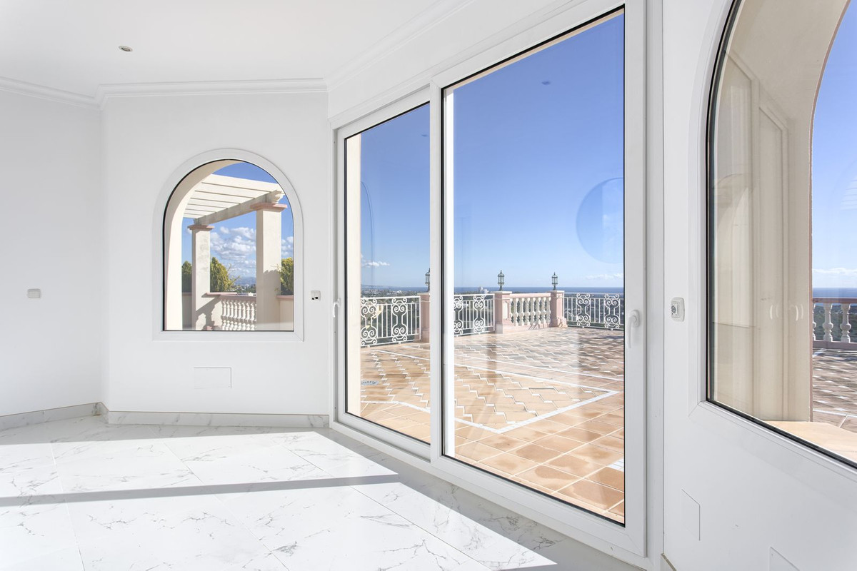 Huis te koop in Los Flamingos | 8 slaapkamers H4428886