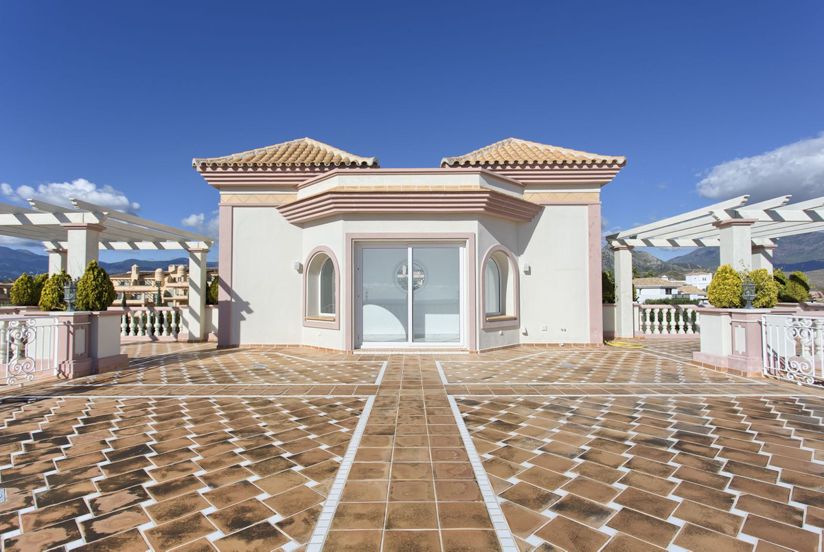Huis te koop in Los Flamingos | 8 slaapkamers H4428886