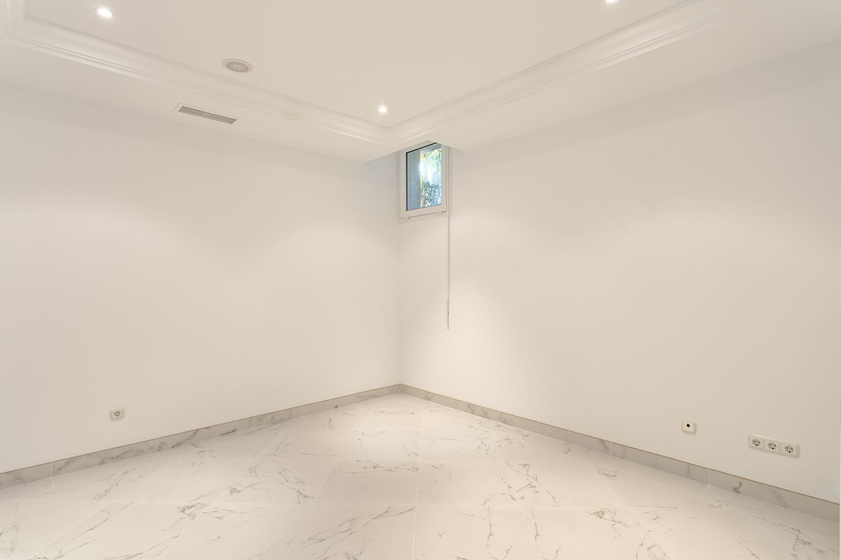 Huis te koop in Los Flamingos | 8 slaapkamers H4428886