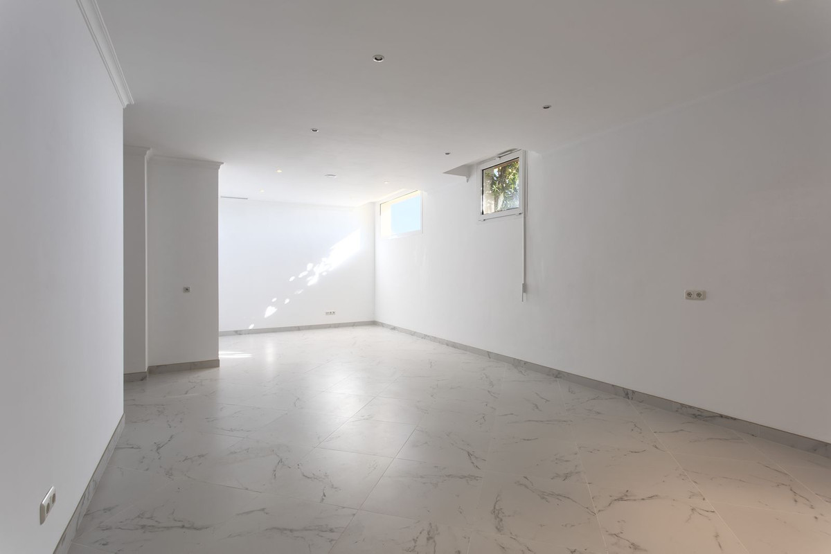 Huis te koop in Los Flamingos | 8 slaapkamers H4428886