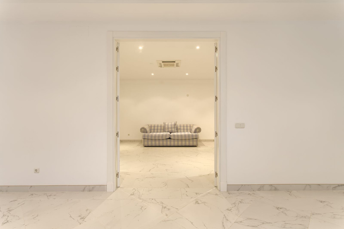 Huis te koop in Los Flamingos | 8 slaapkamers H4428886