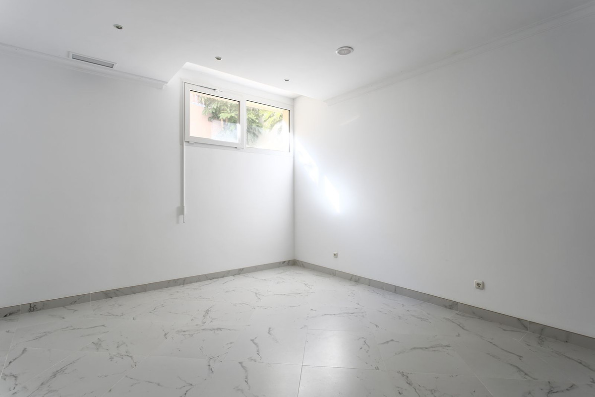 Huis te koop in Los Flamingos | 8 slaapkamers H4428886