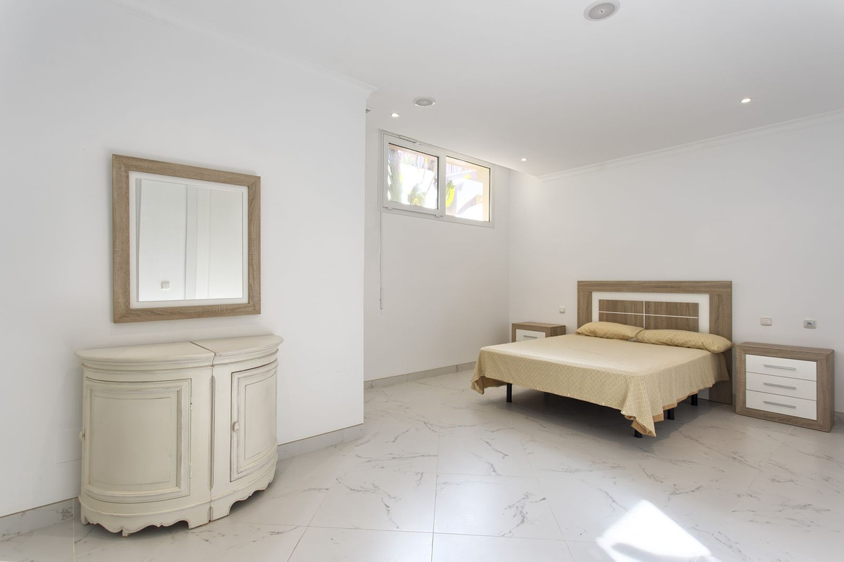 Huis te koop in Los Flamingos | 8 slaapkamers H4428886