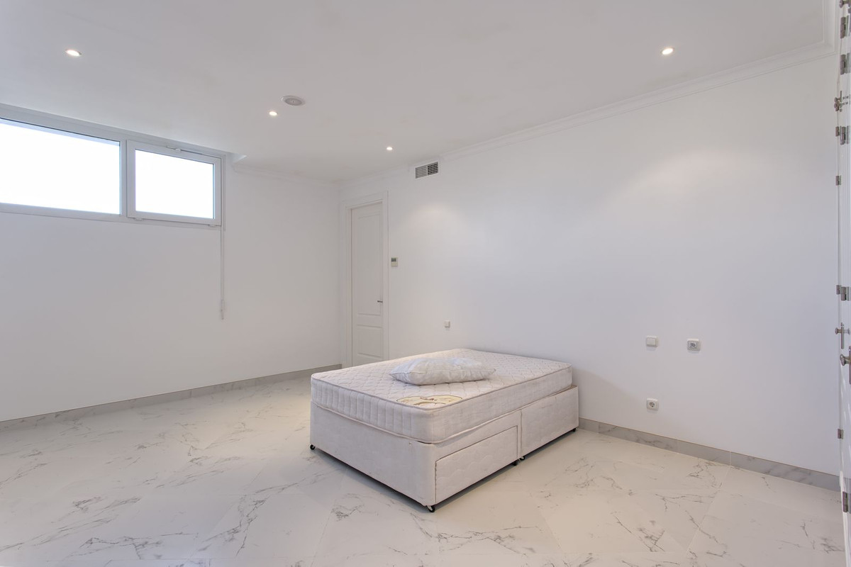 Huis te koop in Los Flamingos | 8 slaapkamers H4428886