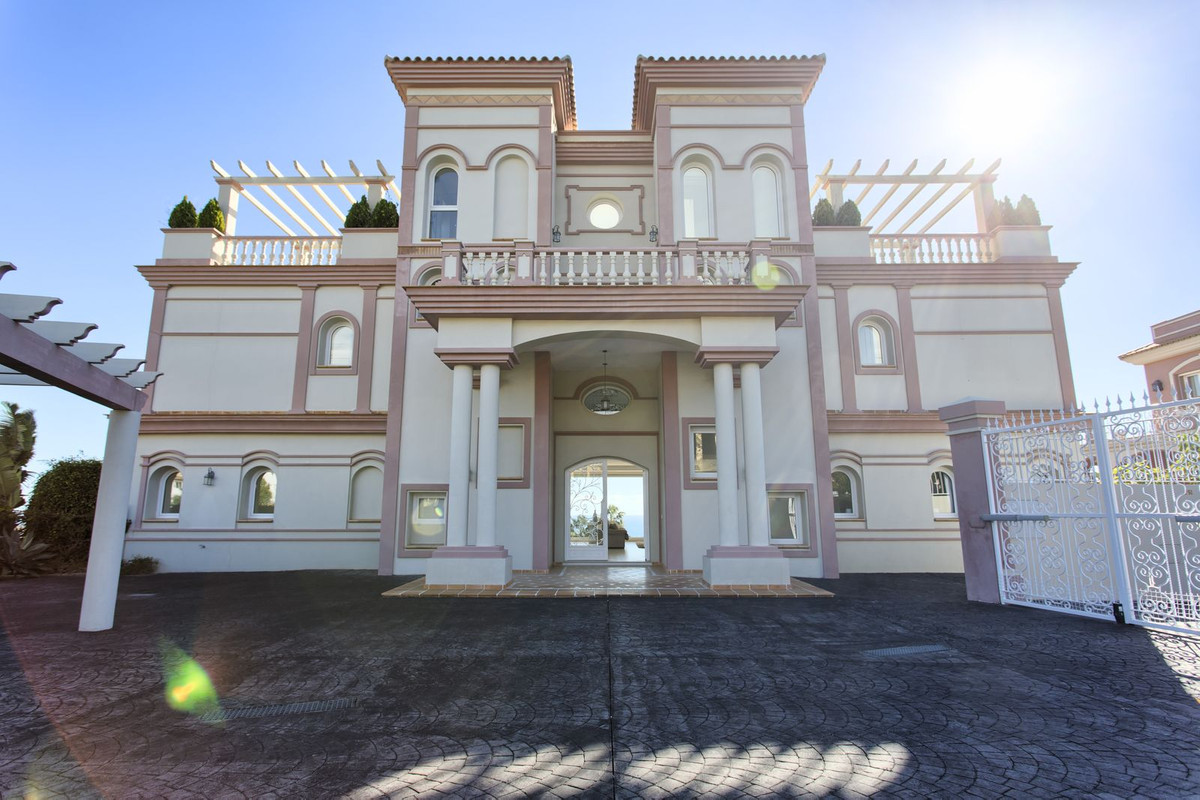 Huis te koop in Los Flamingos | 8 slaapkamers H4428886