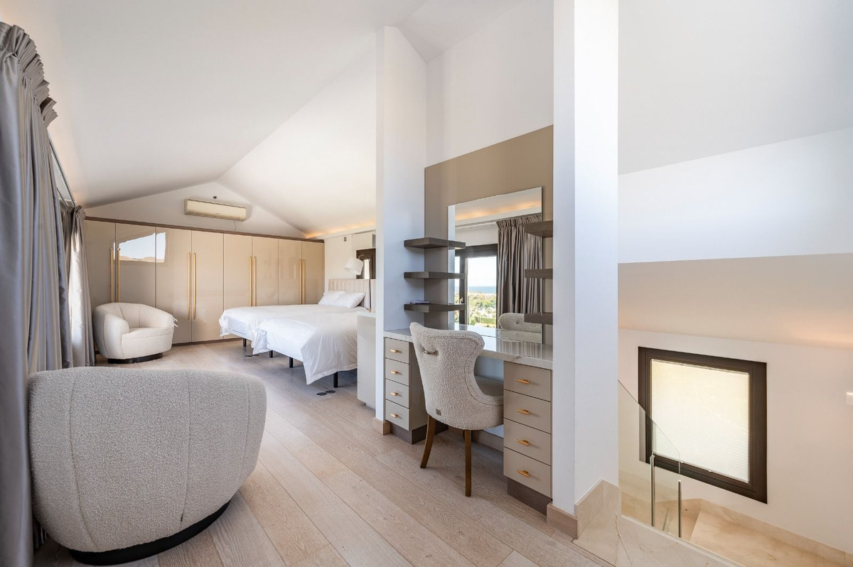 Huis te koop in Los Flamingos | 6 slaapkamers H5005957