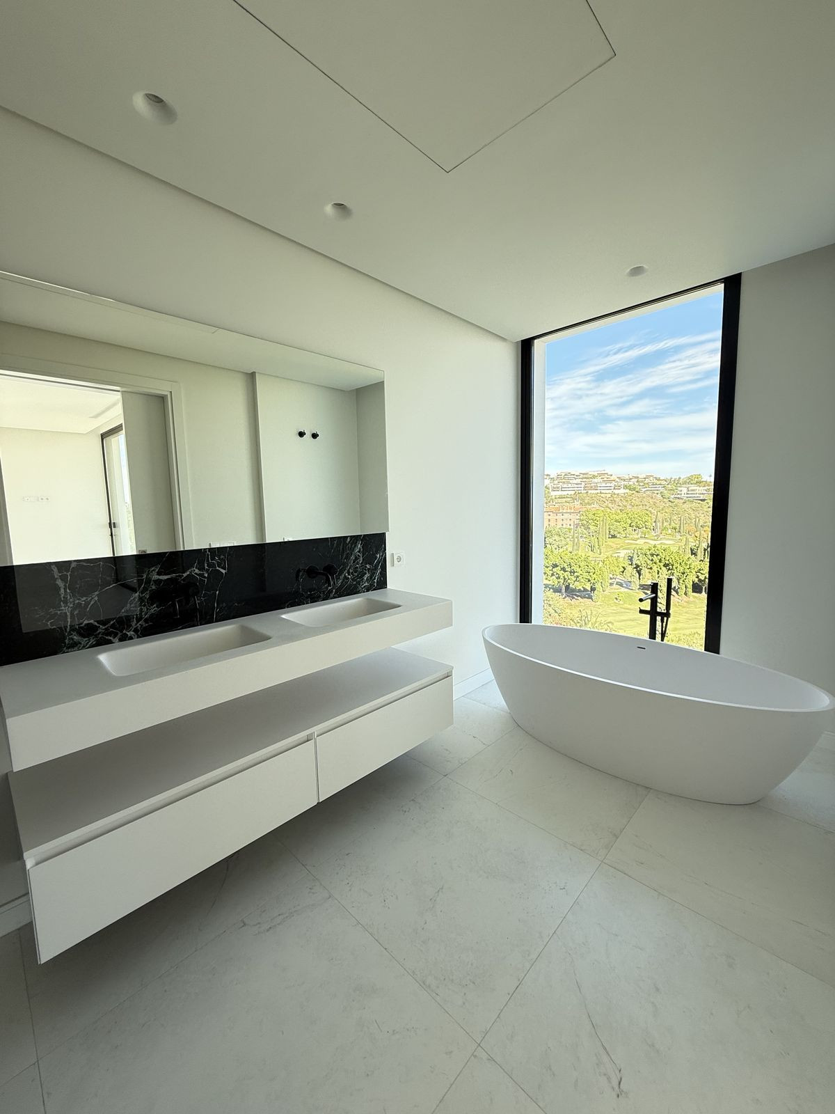 Huis te koop in Los Flamingos | 4 slaapkamers H5017840