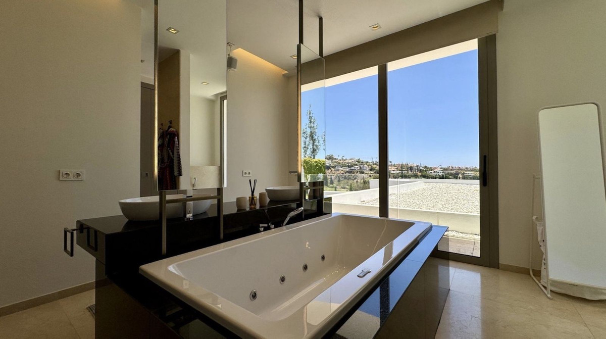 Huis te koop in Los Flamingos | 6 slaapkamers H5292973