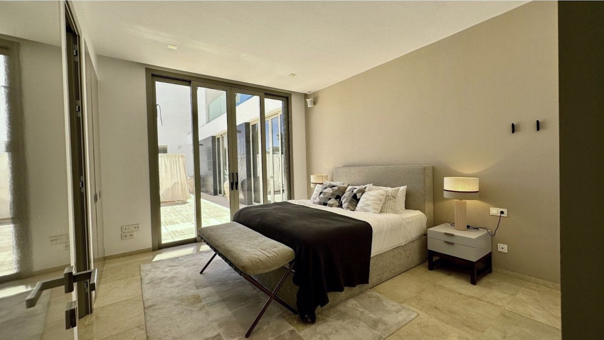 Huis te koop in Los Flamingos | 6 slaapkamers H5292973