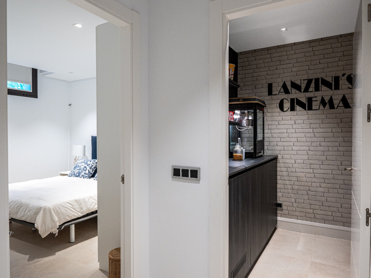 Huis te koop in Los Flamingos | 4 slaapkamers H5353831