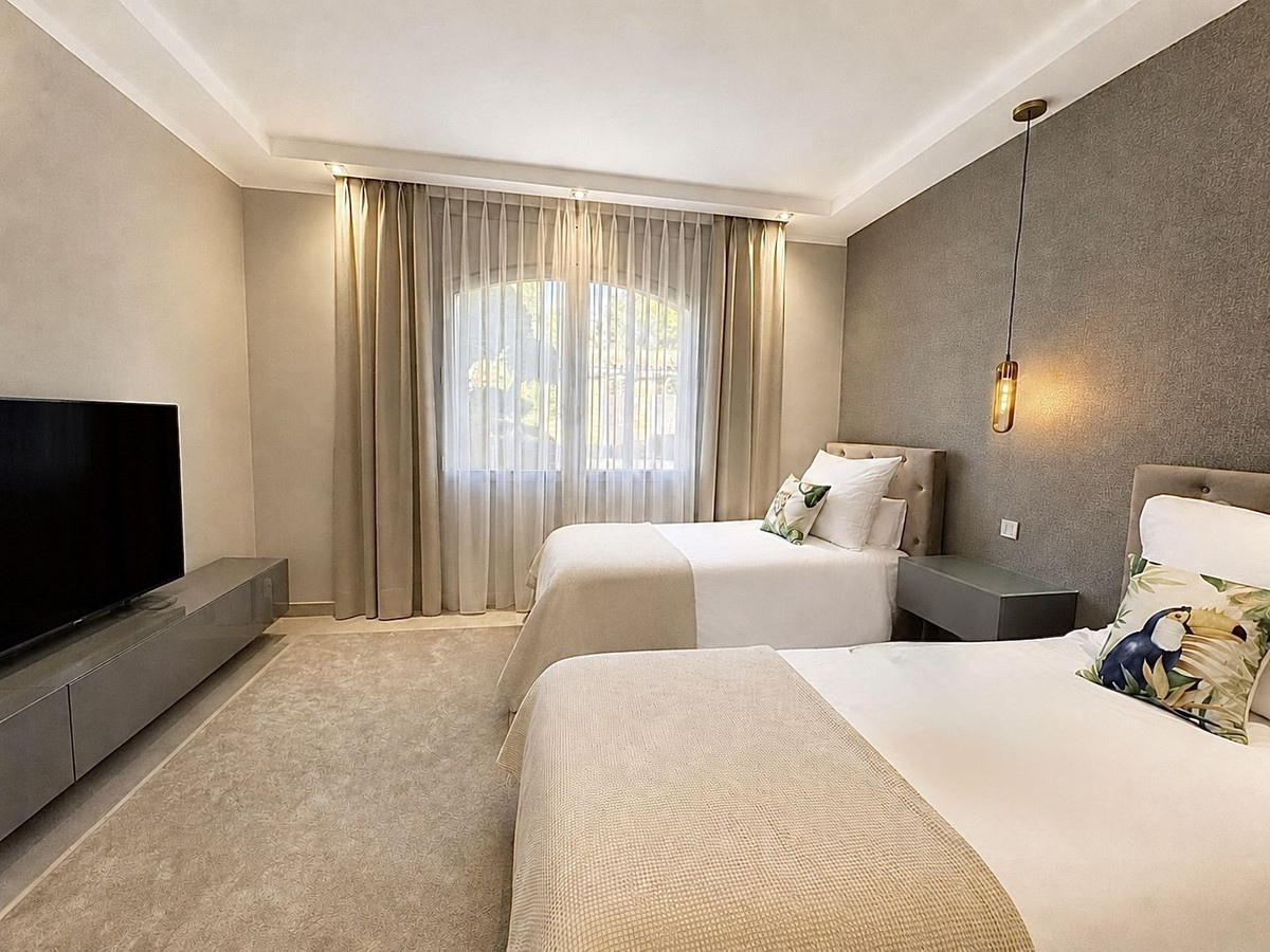 Huis te koop in Los Flamingos | 6 slaapkamers H5467711