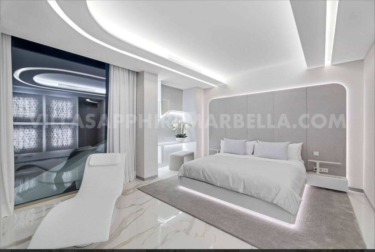 Vrijstaande Villa in Los Monteros-17