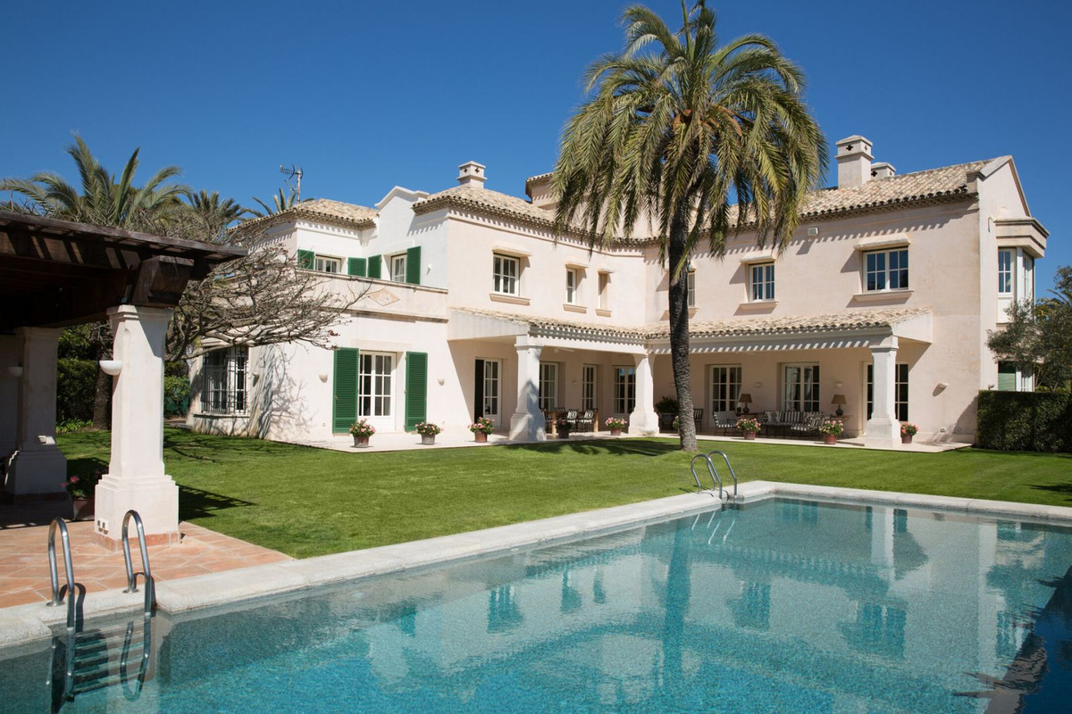Vrijstaande Villa in Los Monteros-1