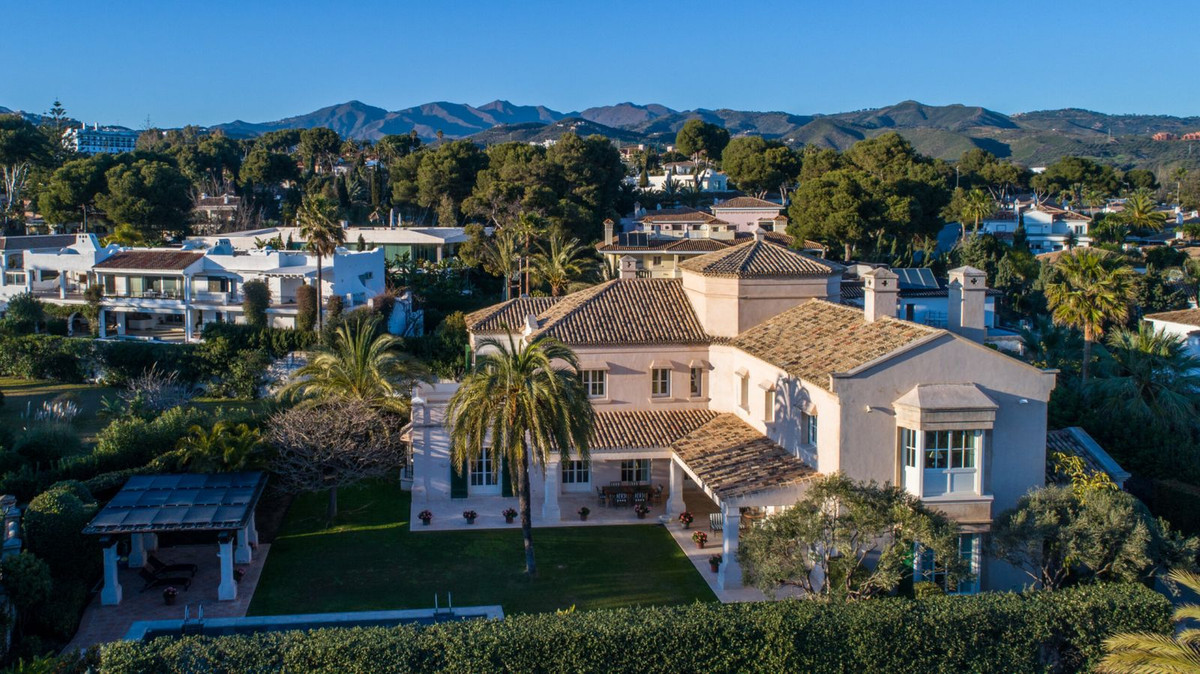 Vrijstaande Villa in Los Monteros-2