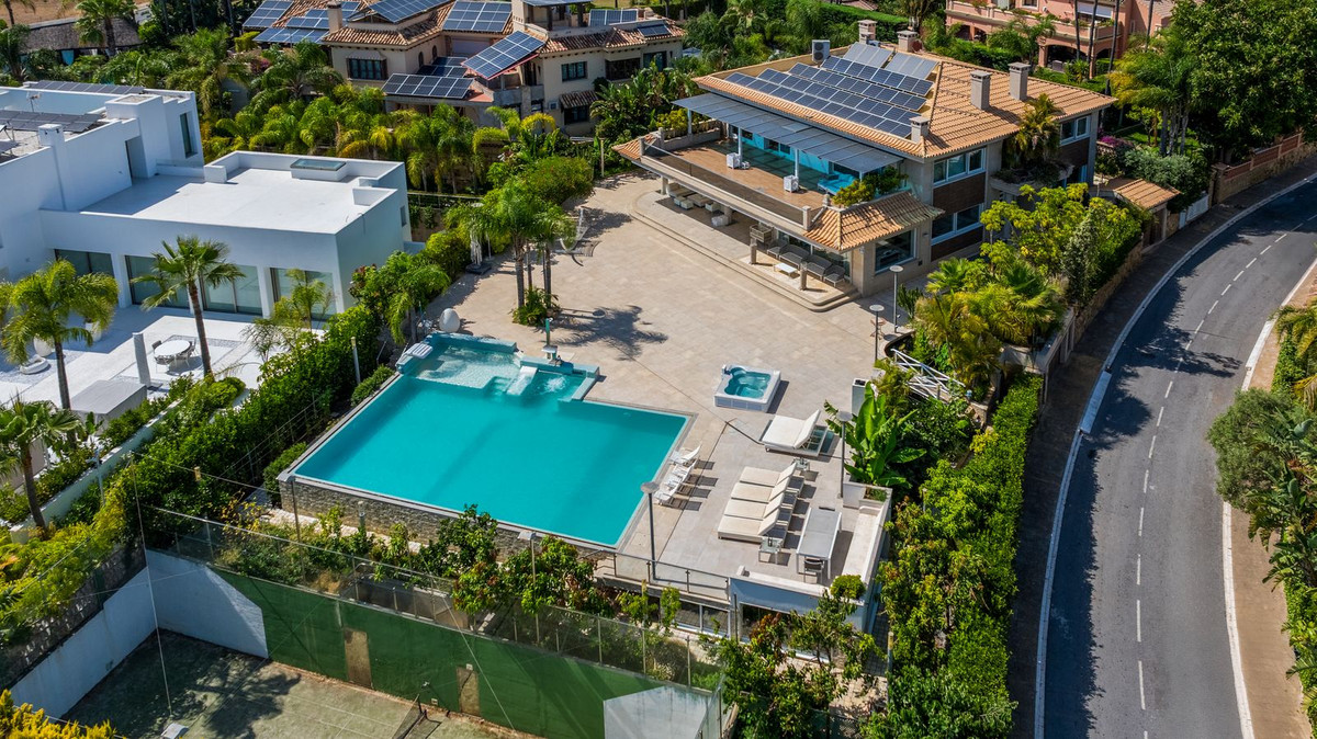 Huis te koop in Los Monteros | 8 slaapkamers H5105767