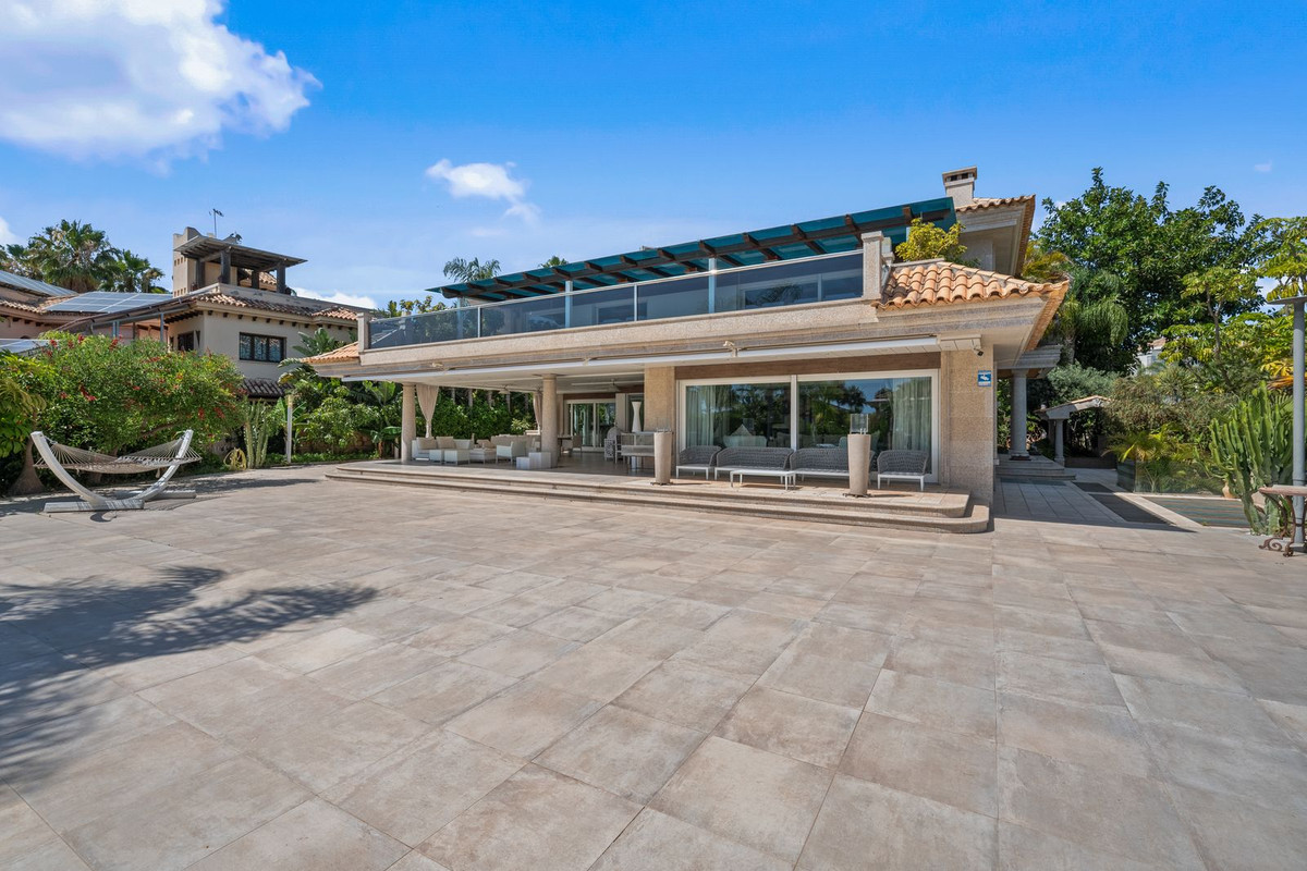 Huis te koop in Los Monteros | 8 slaapkamers H5105767