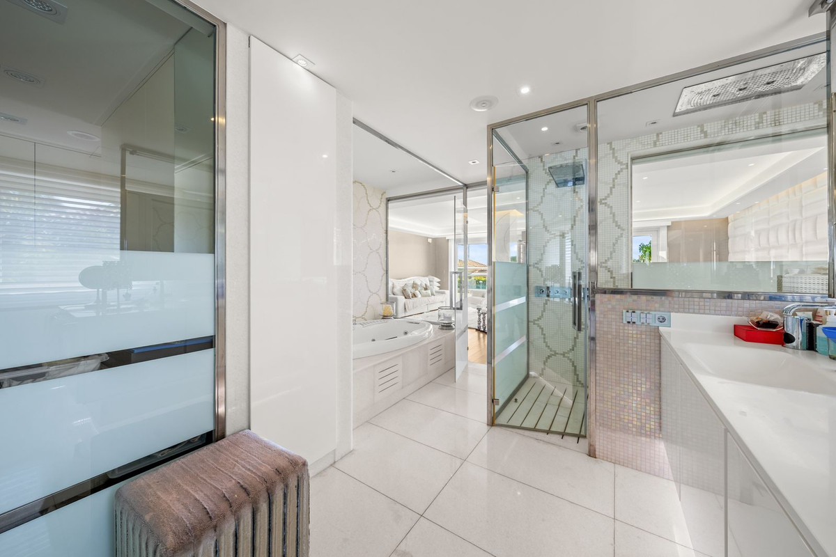 Huis te koop in Los Monteros | 8 slaapkamers H5105767