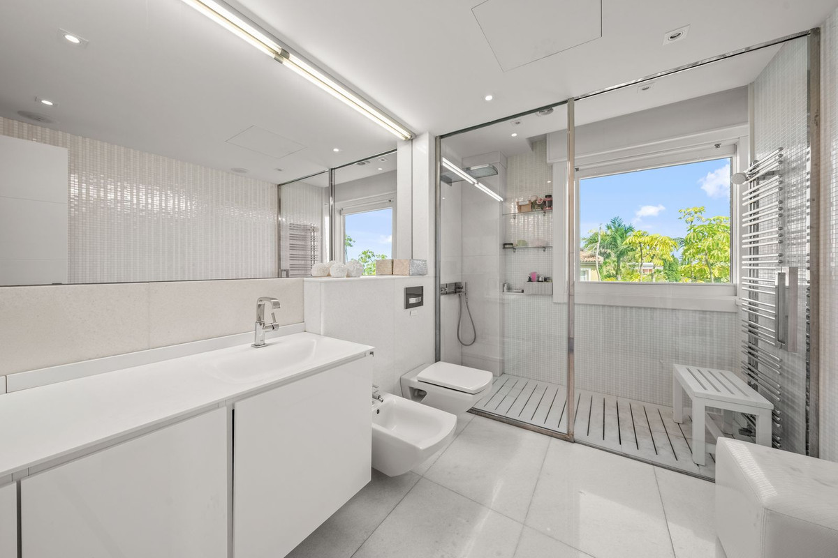 Huis te koop in Los Monteros | 8 slaapkamers H5105767