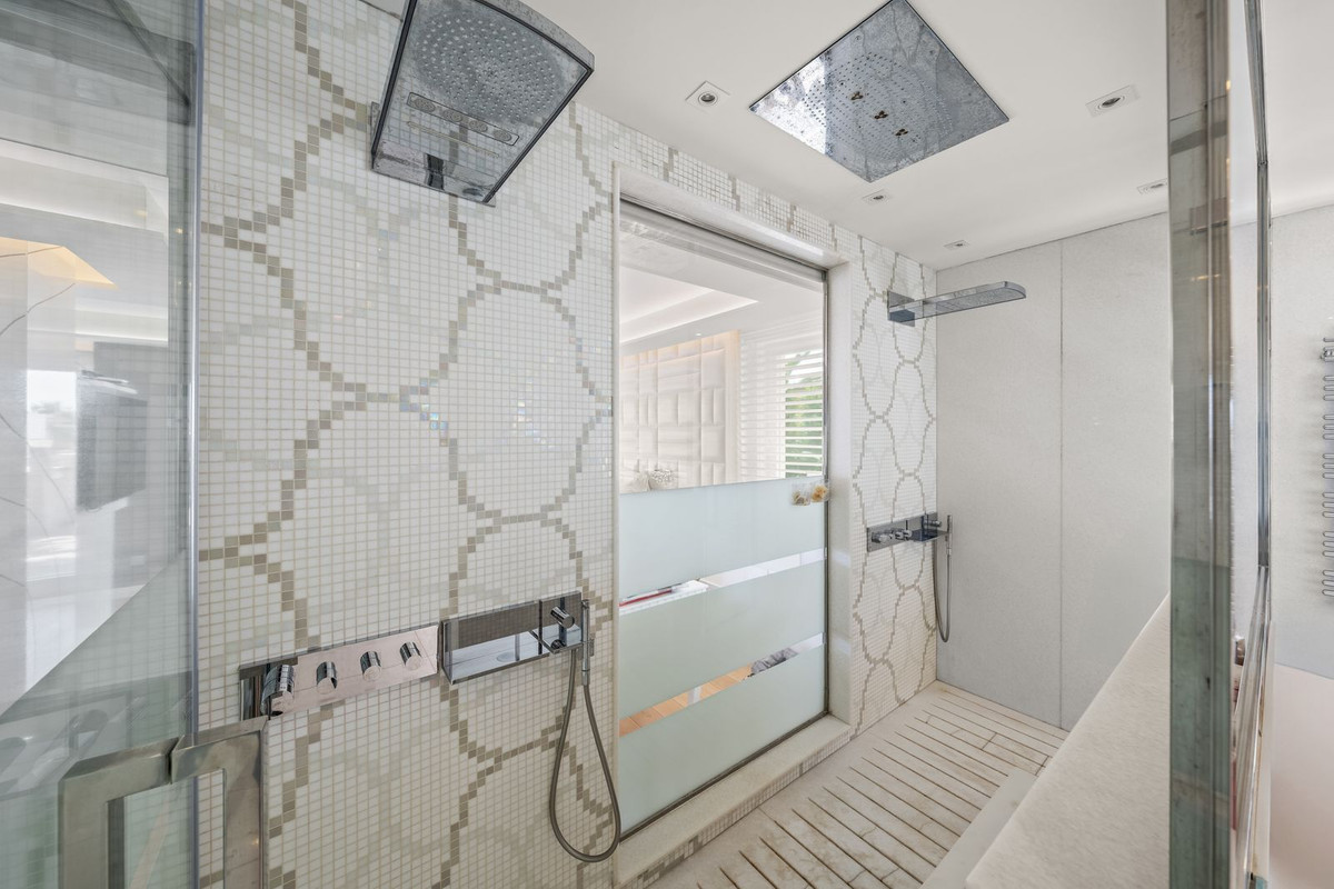 Huis te koop in Los Monteros | 8 slaapkamers H5105767