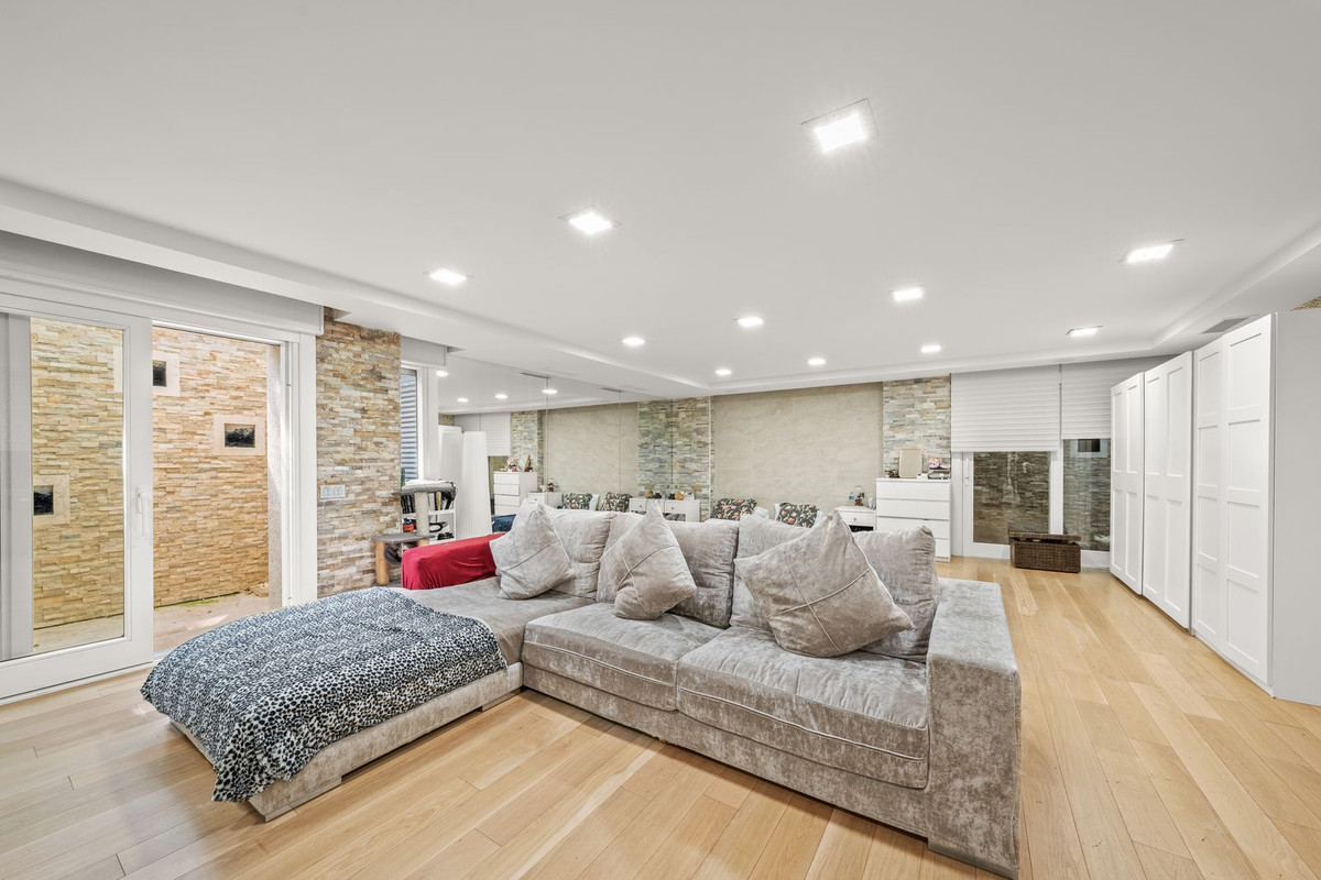 Huis te koop in Los Monteros | 8 slaapkamers H5105767