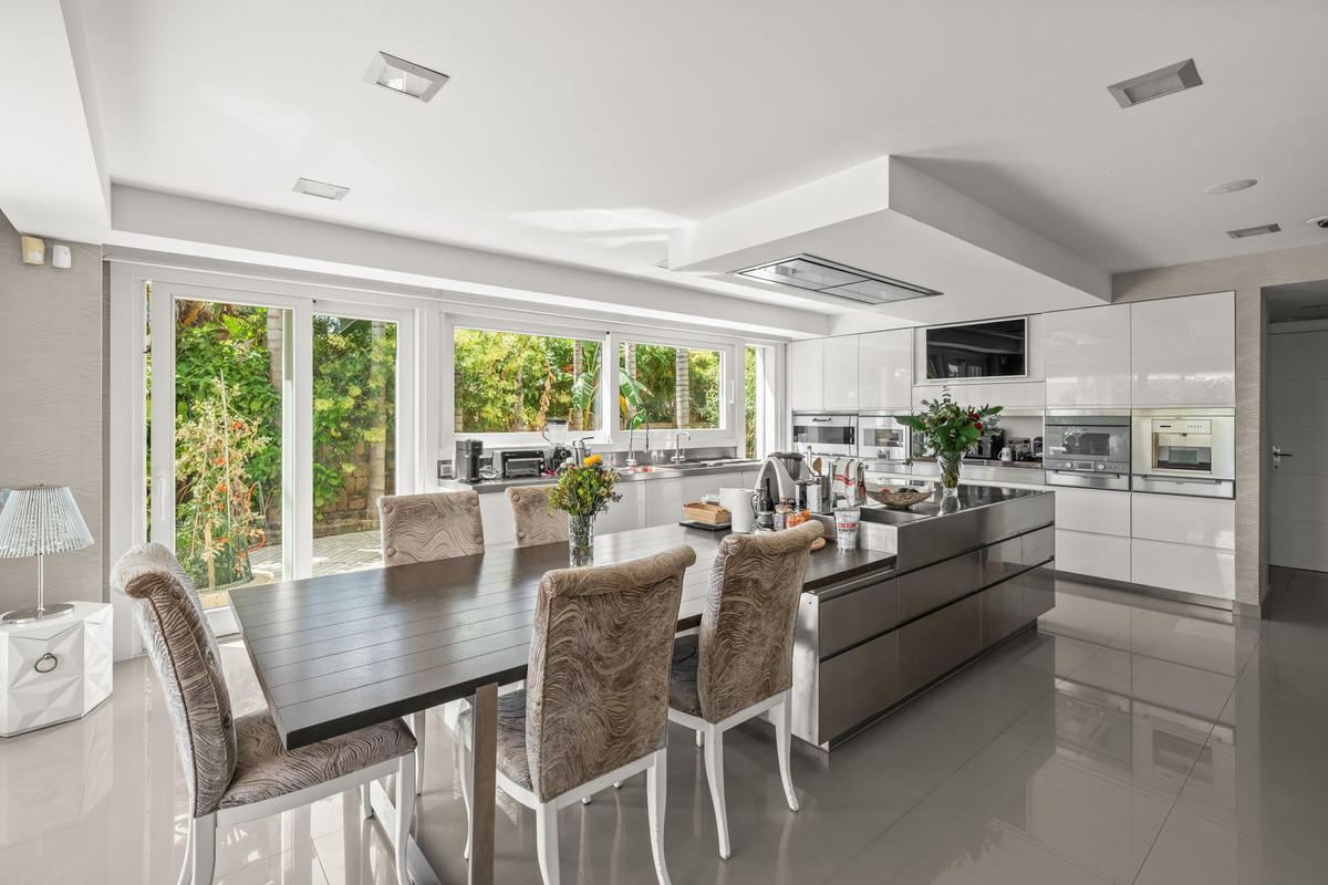 Huis te koop in Los Monteros | 8 slaapkamers H5105767