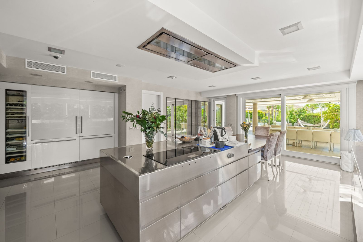 Huis te koop in Los Monteros | 8 slaapkamers H5105767